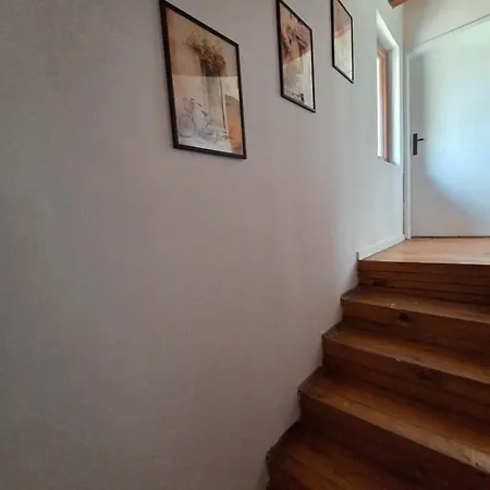 بيت للعطل Still Garden House